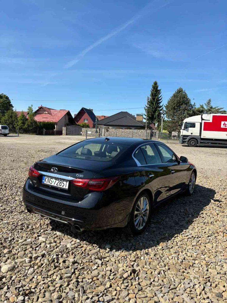 samochód Infinity po usłudze autodetialing jasło